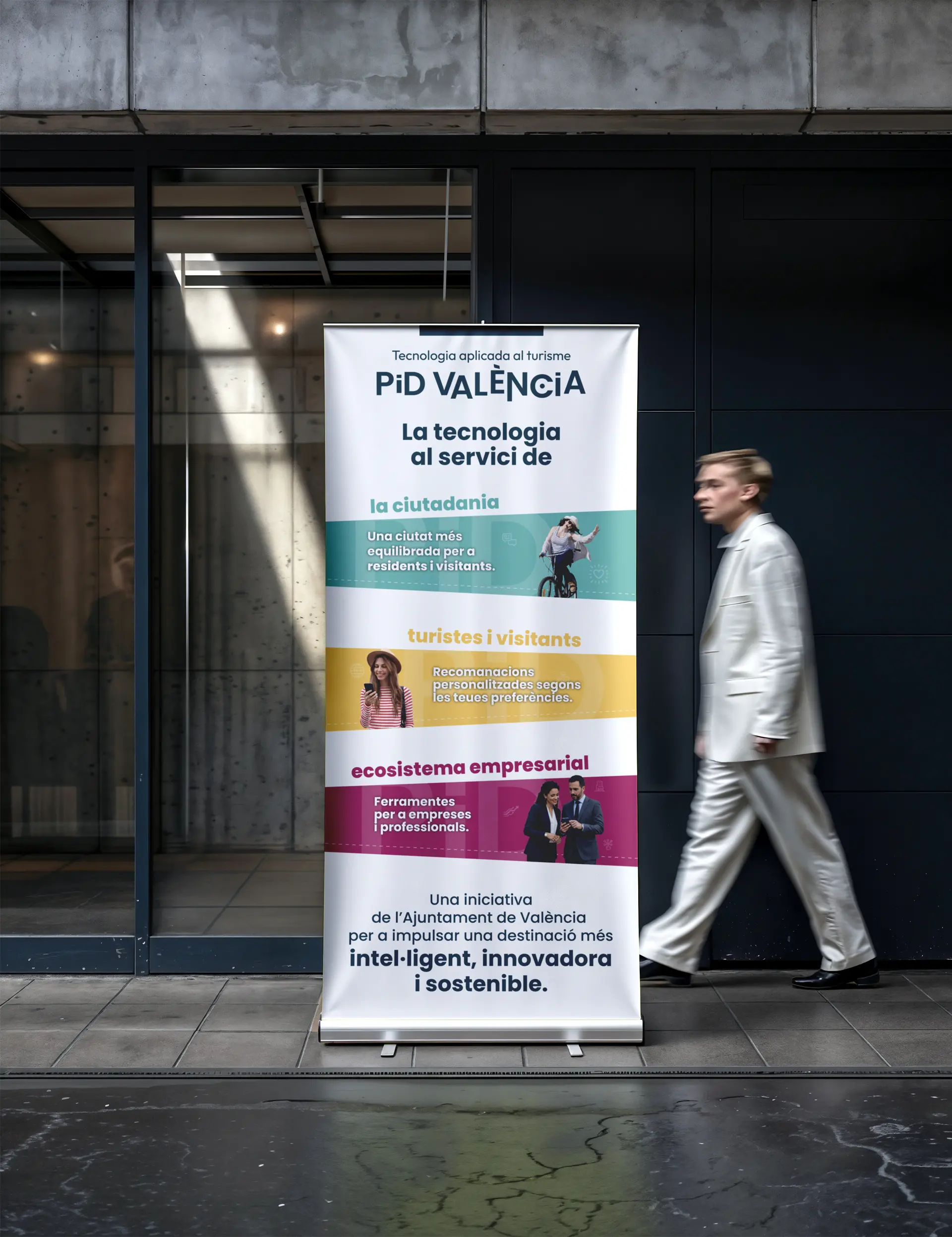 Persona andando frente al evento